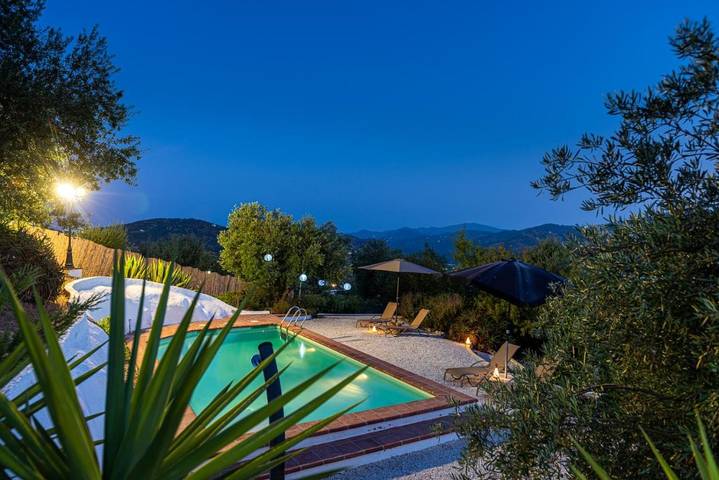 Chalet para 10 personas, con piscina además de jardín y vistas en Axarquía - 4