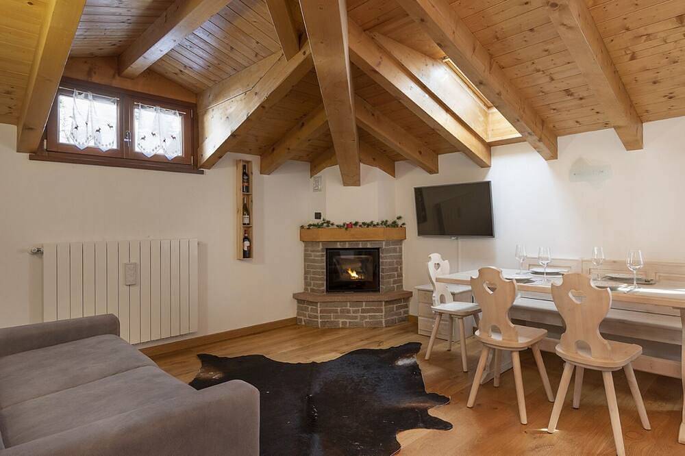 Apartamento entero, La Mansarda - Two Bedroom Apartment, Sleeps 4 in Ponte di Legno (Town), Ponte di Legno