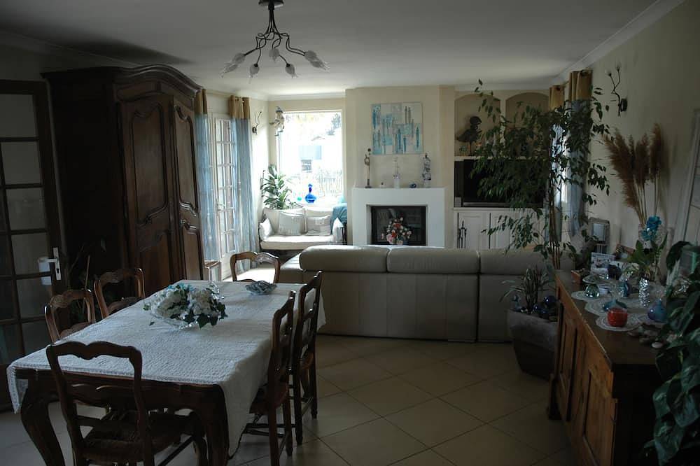 Beautiful pool villa 10 minutes from Nîmes at the gateway to the Camargue and the Alpilles in Garons, Nimes region