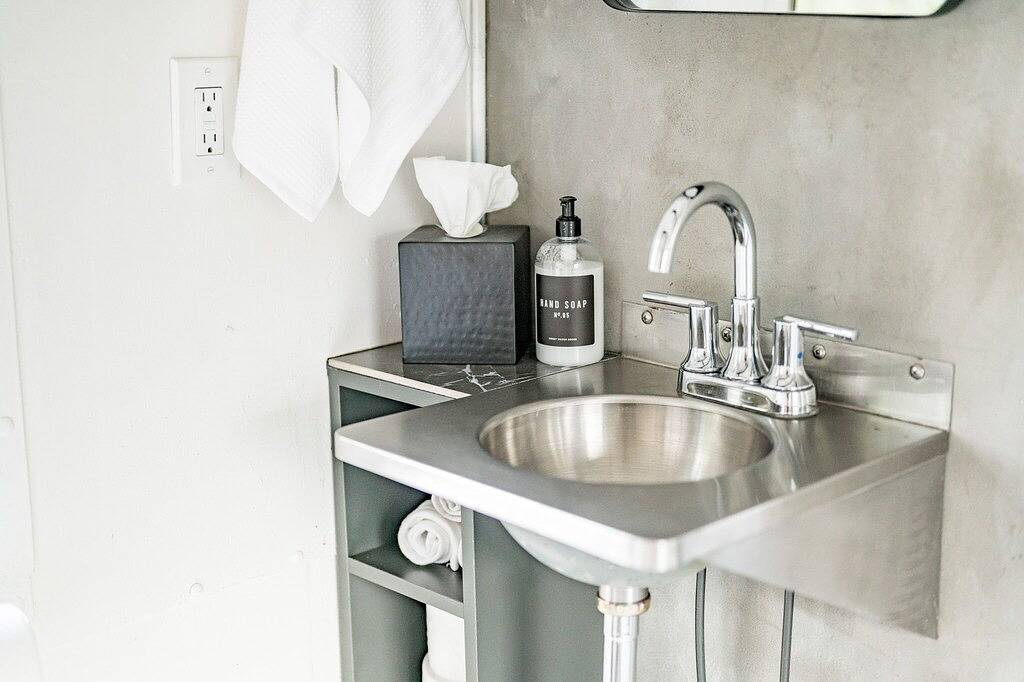 Ganze Wohnung, Train Caboose & River Views < .5 to Downtown in Lynchburg, Virginia