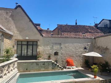 Gîte pour 4 personnes, avec terrasse et piscine à Buzançais