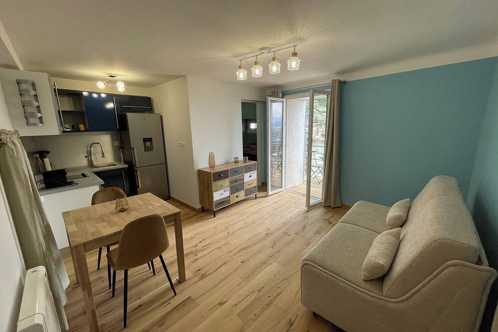 Entire apartment, Apartment in Saint-Jeannet in Saint-Jeannet, Cannes region