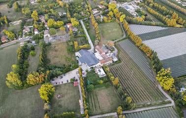Location de vacances pour 10 personnes, avec terrasse ainsi que jardin et piscine à Cabannes