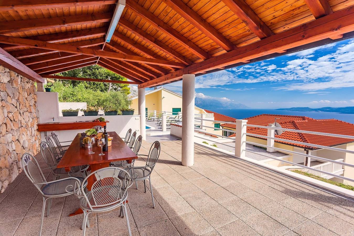 Komfortable Villa - 5 Schlafzimmern. 2km vom Strand, ruhige Umgebung, Meerblick in Lokva Rogoznica, Split-Dalmatien