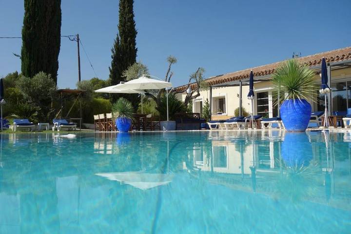 Villa pour 9 personnes, avec piscine ainsi que vue et jardin, animaux acceptés à Le Castellet - 3