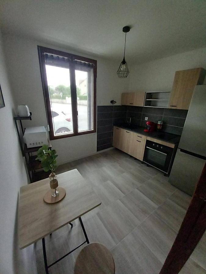 Three-Bedroom House in Bayel, Aube