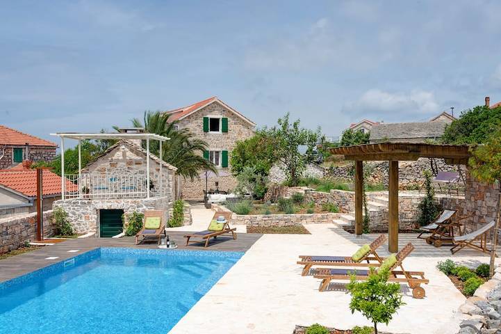 Ferienhaus für 10 Personen, mit Balkon und Garten auf Solta