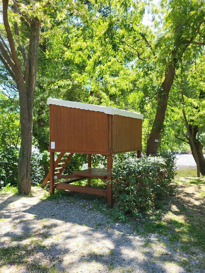 Location de vacances pour 2 personnes, avec terrasse ainsi que vue et jardin, adapté aux familles à Pont-de-Labeaume