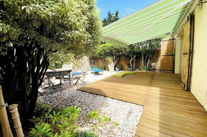 Villa pour 3 personnes, avec terrasse ainsi que piscine et jardin à Saint-Cyprien