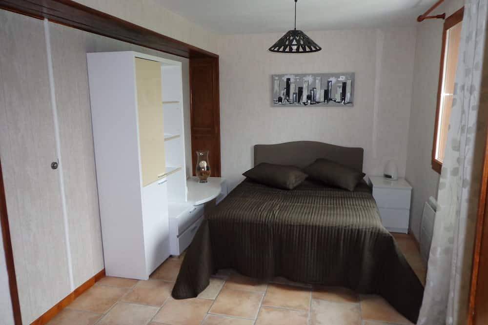 Gîte rural \"Le Noyer Rondin\" in Cheverny (sleeps 12), ideal for families. in Cheverny, Sologne
