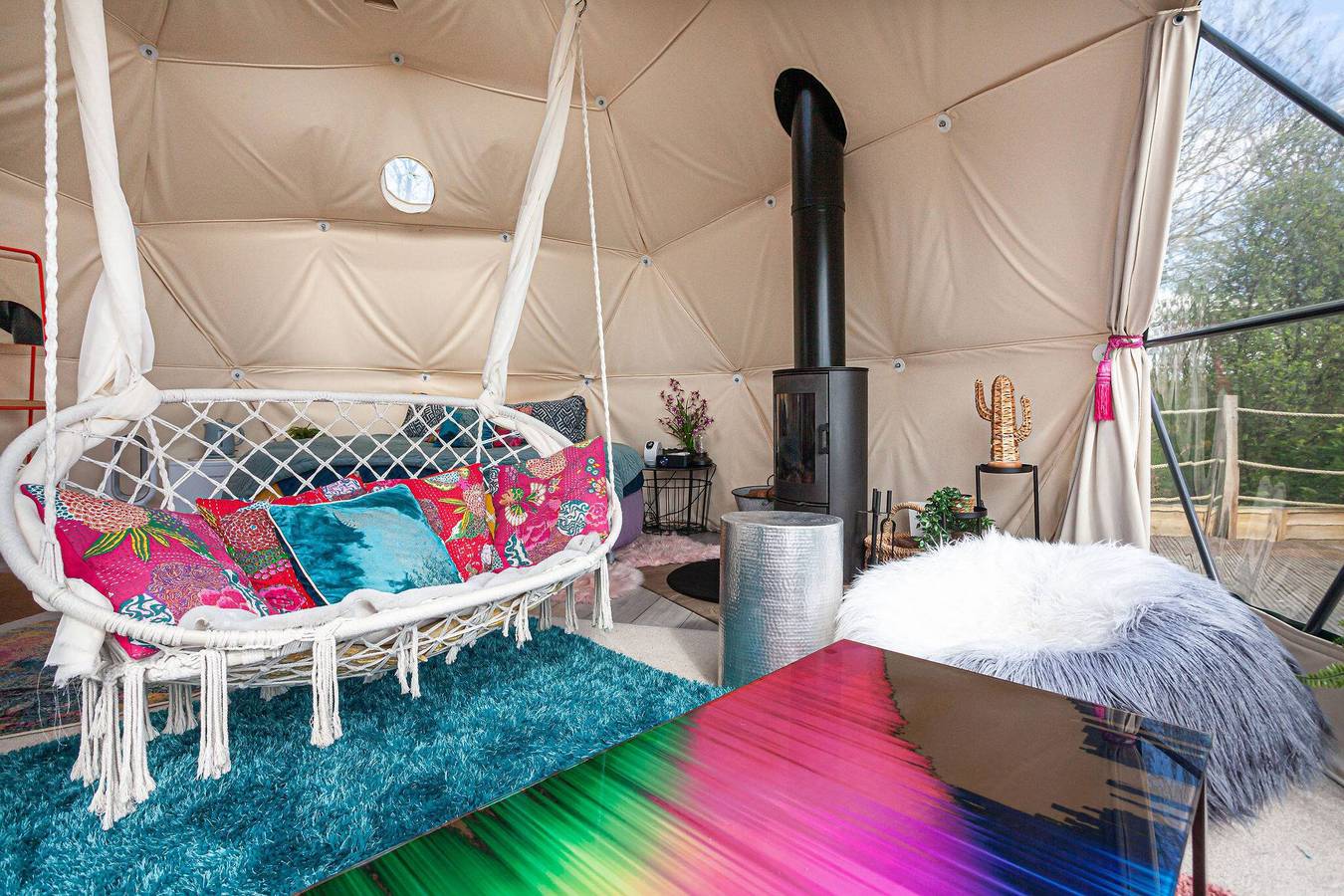 Romantic Lakeview Dome in Henfield, West Sussex