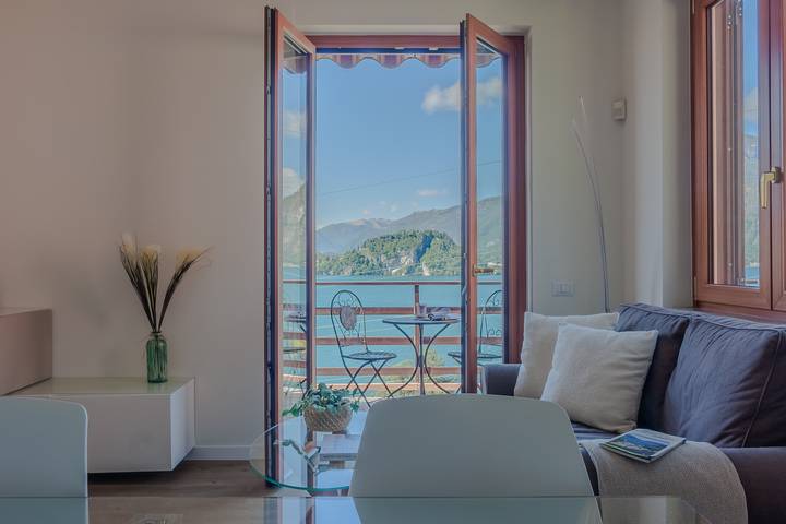 Vakantiewoning voor 5 personen, with Balkon and Terras as well as Tuin and Uitzicht op het meer in Gemeente Varenna