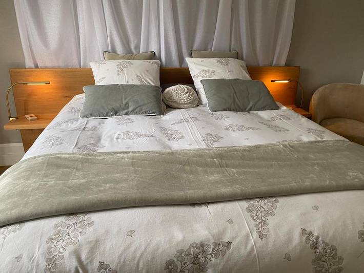 Chambre d’hôte pour 2 personnes, avec terrasse ainsi que vue et jardin à La Celle-sous-Gouzon - 2