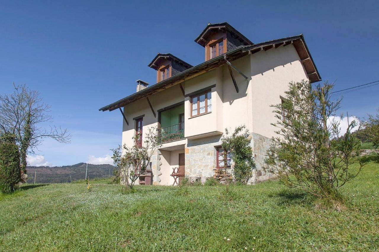 Three-Bedroom House in Tineo, Costa Verde