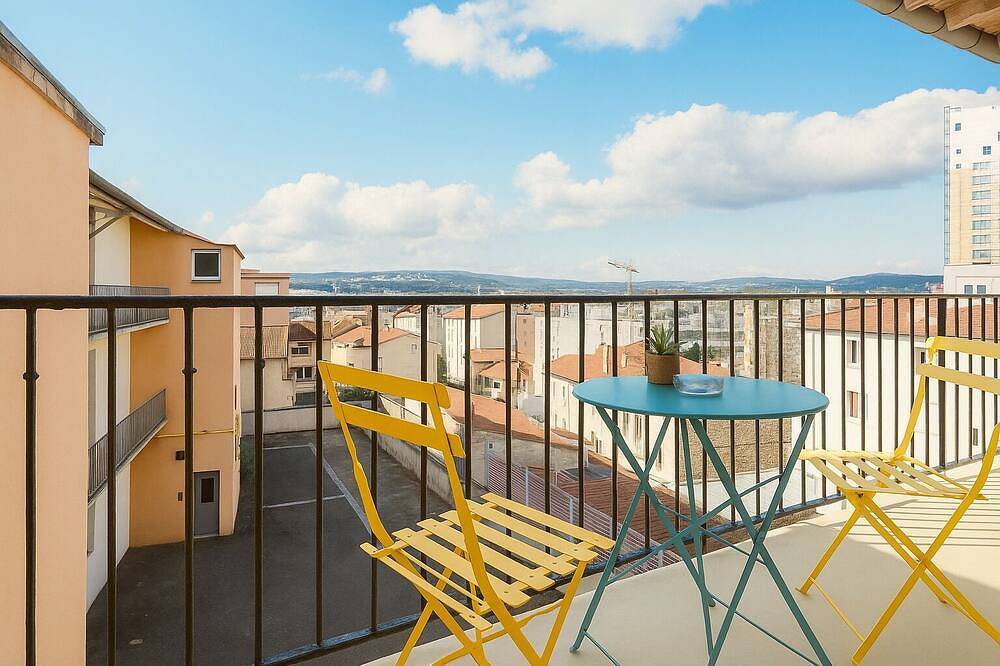 Ganze Wohnung, Le Cocon - Ideal for Families & Professionals - Fiber + Netflix - Chateaucreux train station in Saint-Étienne, Loire