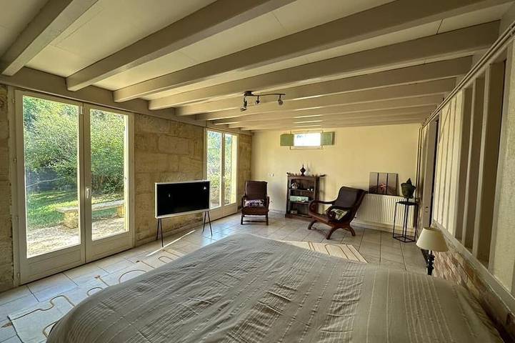 Location de vacances pour 9 personnes, avec terrasse et jardin à Saint-Seurin-sur-l'Isle - 4