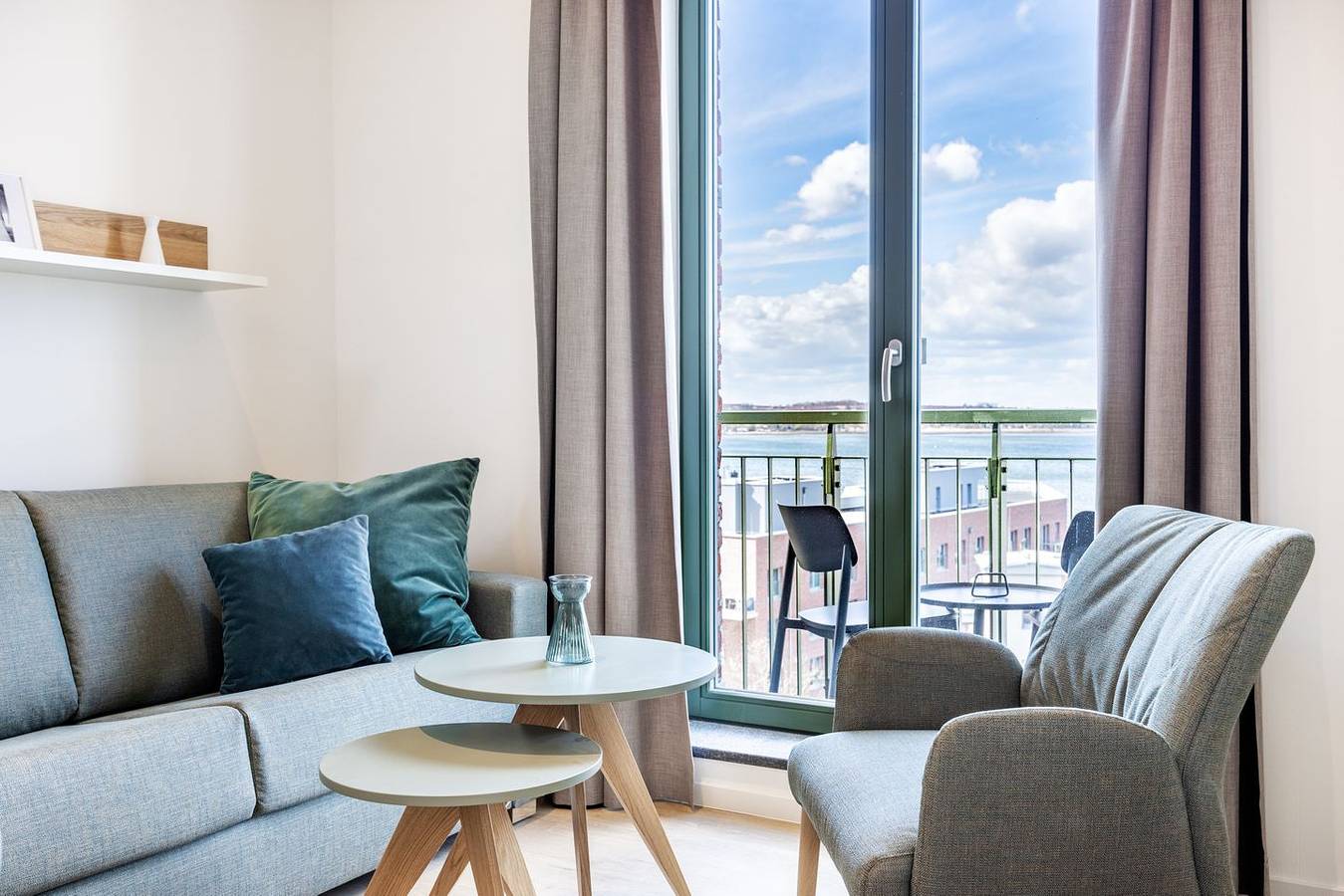 Ganze Wohnung, Luxus-Apartment mit Galerieschlafzimmer, Dachterrasse und einmaligem Hafenblick! in Wismar, Nordwestmecklenburg (Wismar und Umgebung)