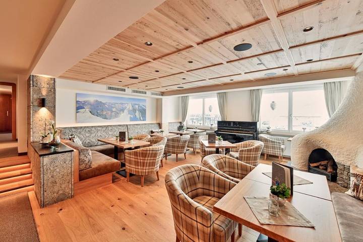 Hotel für 2 Personen, mit Ausblick und Sauna sowie Terrasse in Lech am Arlberg - 4