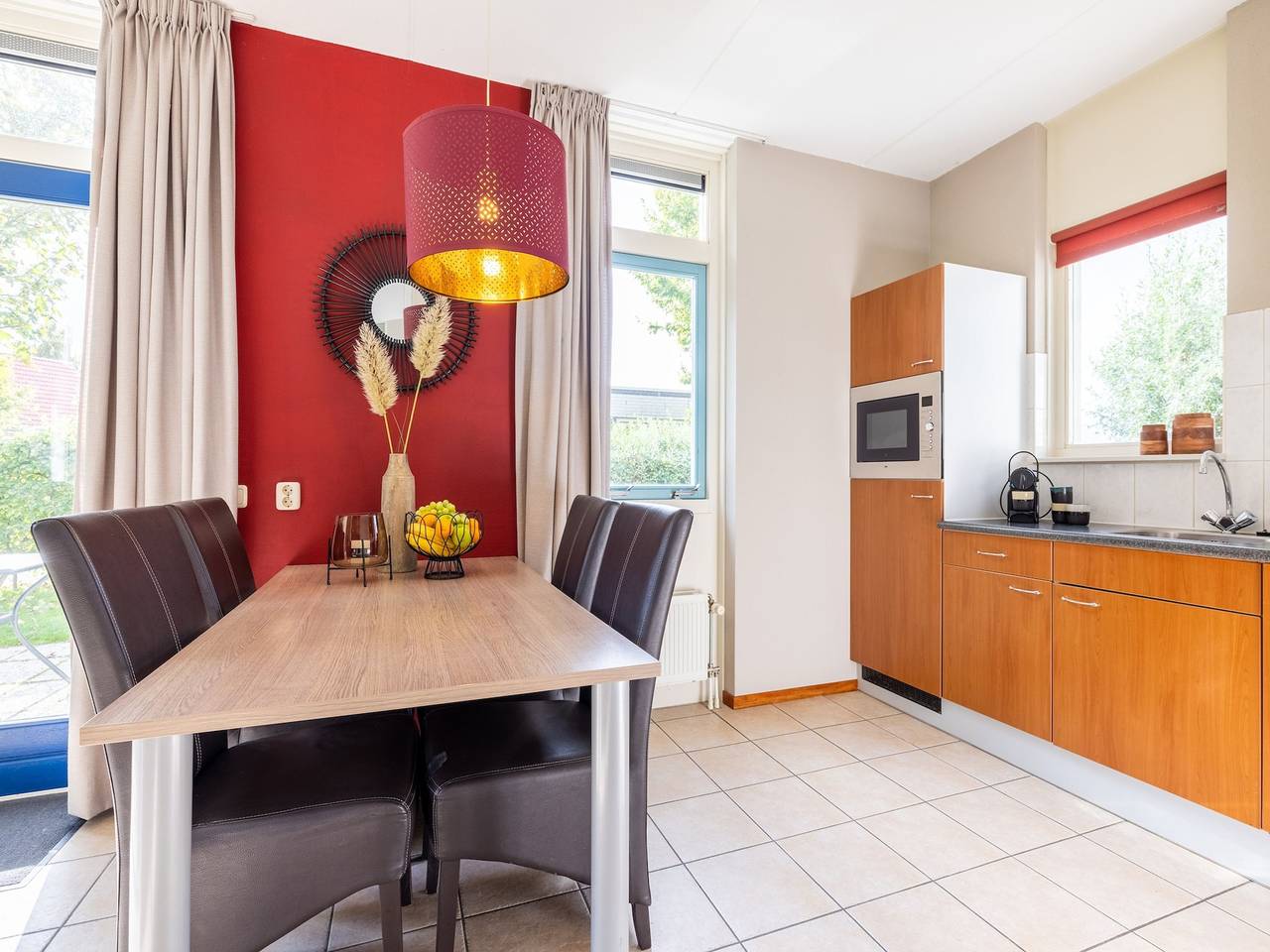 Detached holiday home with jetty, only 19 km. from Hoorn in Ijsselmeer