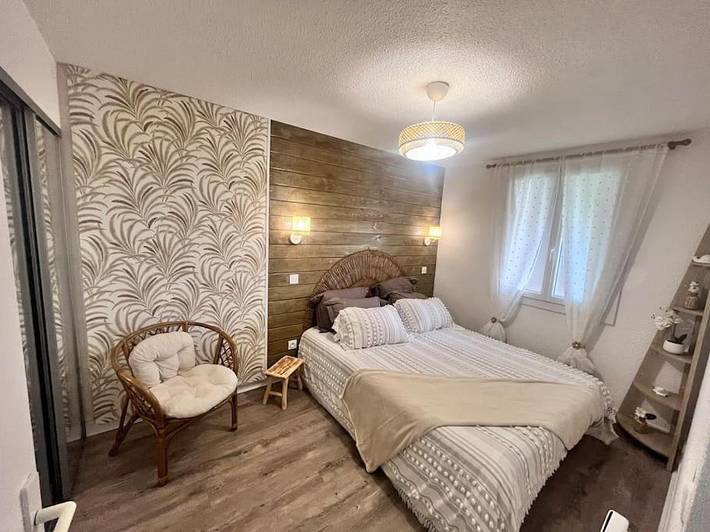 Appartement de vacances pour 4 personnes, avec bassin pour enfant et terrasse ainsi que vue et piscine