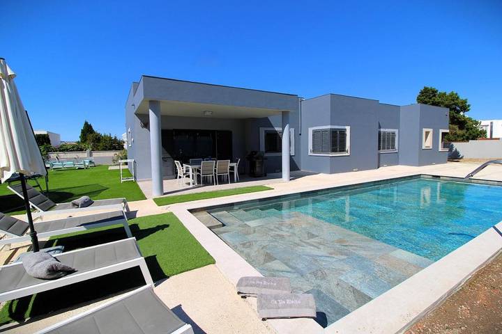 Casa rural para 8 personas, con vistas además de jardín y piscina, Familias con niños en Sant Josep de sa Talaia - 2