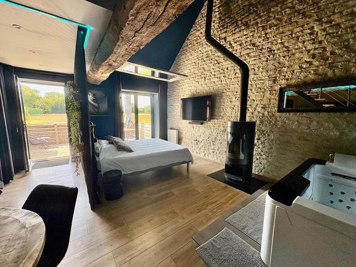 Location de vacances pour 2 personnes, avec Jacuzzi et Terrasse ainsi que Jardin et Vue à Le Fresne-Camilly