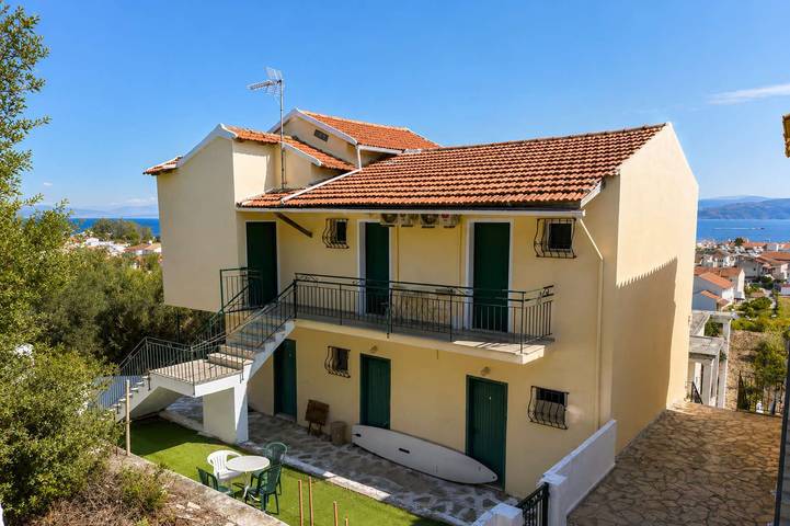 Gîte pour 4 personnes, avec jardin dans Kavos