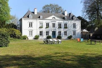 Gîte pour 20 personnes, avec jardin, animaux acceptés à Saint-Aubin-Routot