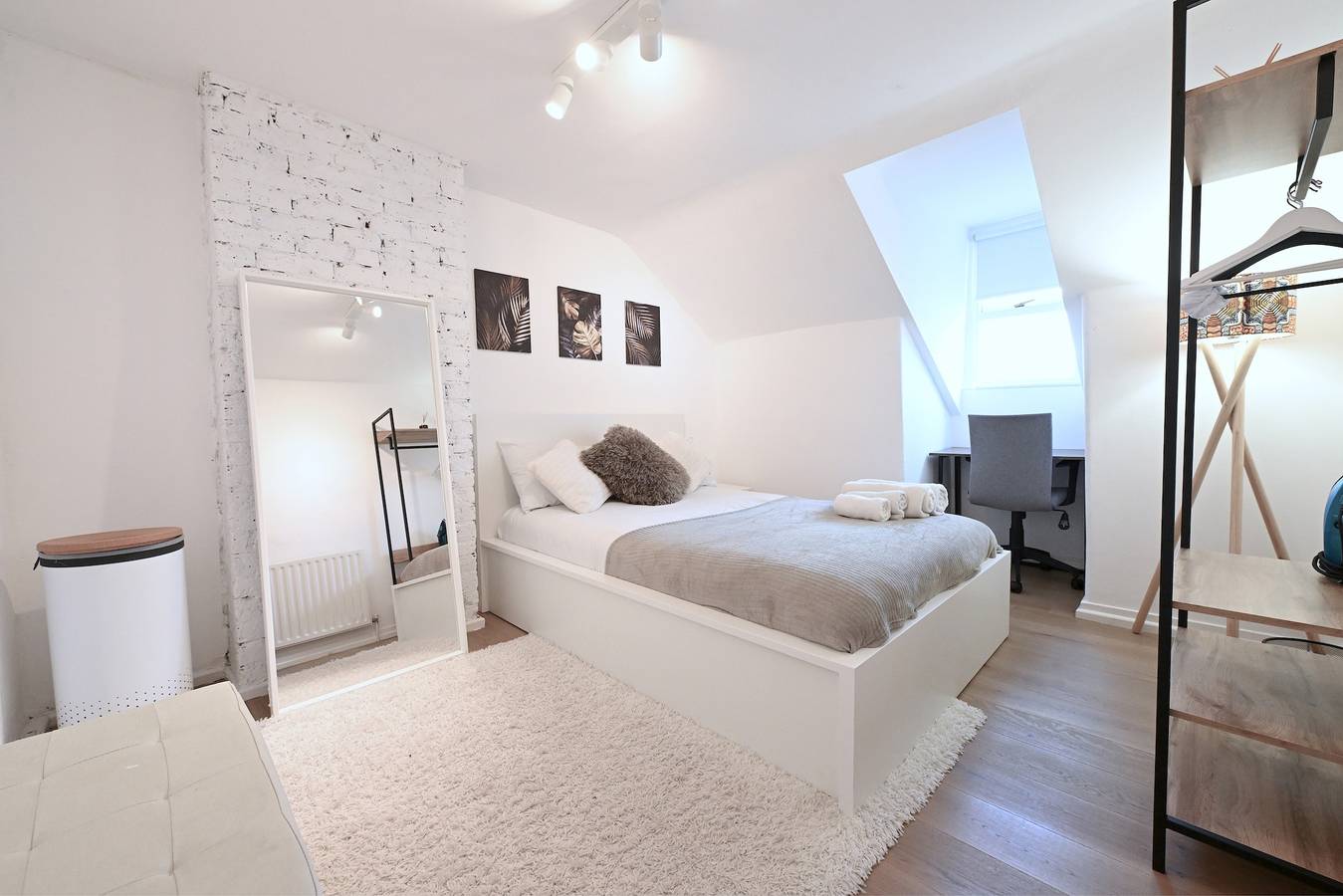 Entire holiday apartment, 60C Lewisham Way Se14 6Ny London Umodzi House in Lewisham, London