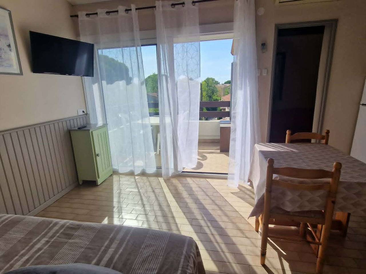 Studio entier, Studio cab. climatisé avec terrasse, pk privé et piscine - Grau d'Agde in Grau-d'Agde, Agde