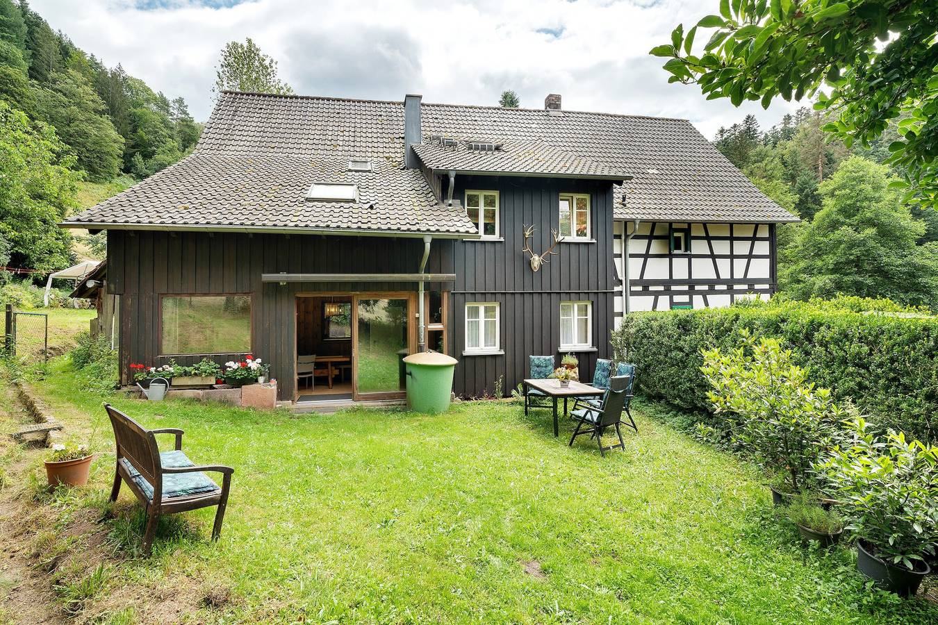 Apartamento entero, Apartamento 'Am Rubach' con terraza compartida, jardín privado y Wi-Fi in Baden-Baden, Northern Black Forest