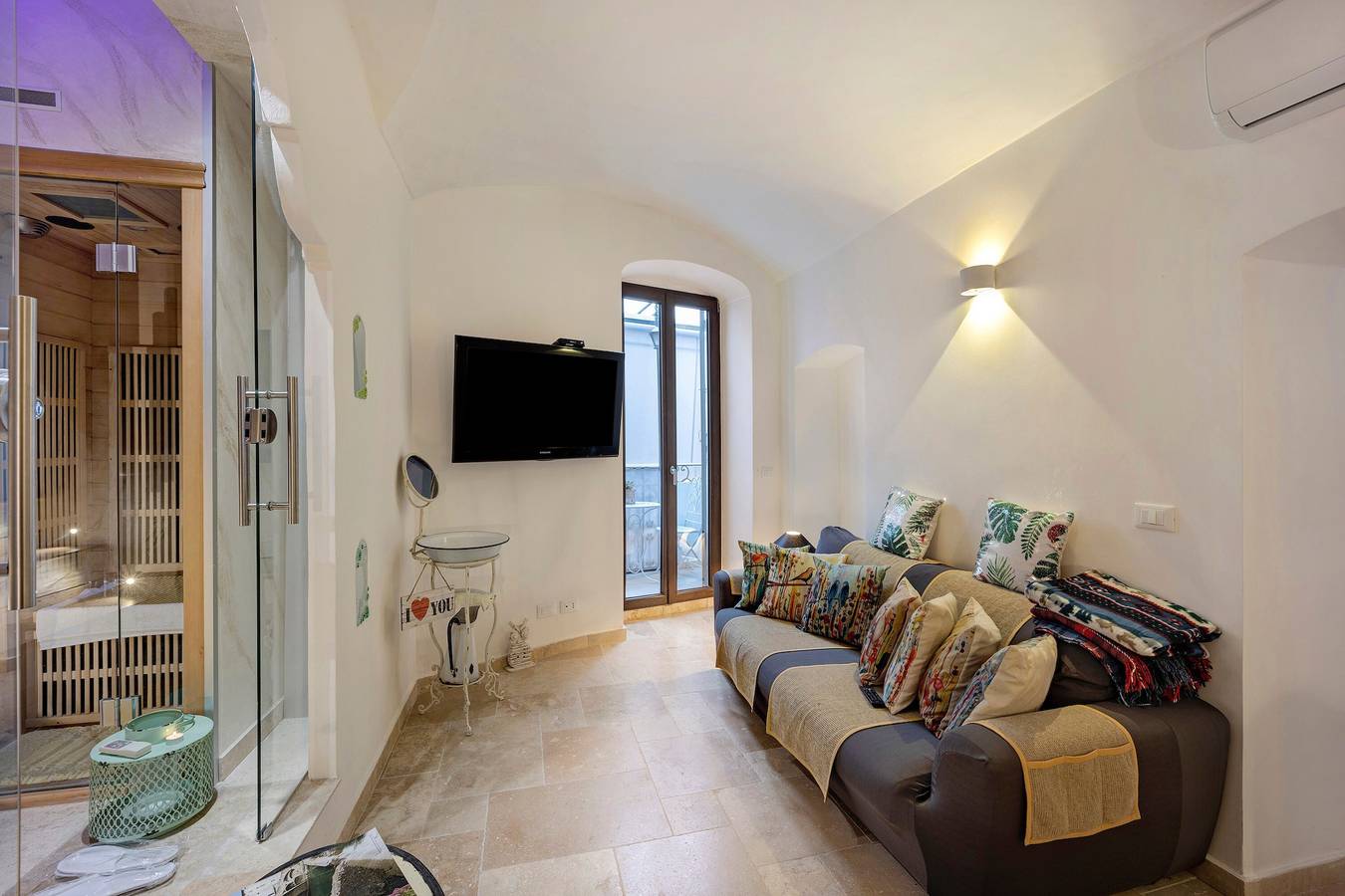 Appartamento intero, Appartamento "La stanza segreta platinum" con Balcone & Wi-Fi in Dolceacqua, Alpi Liguri