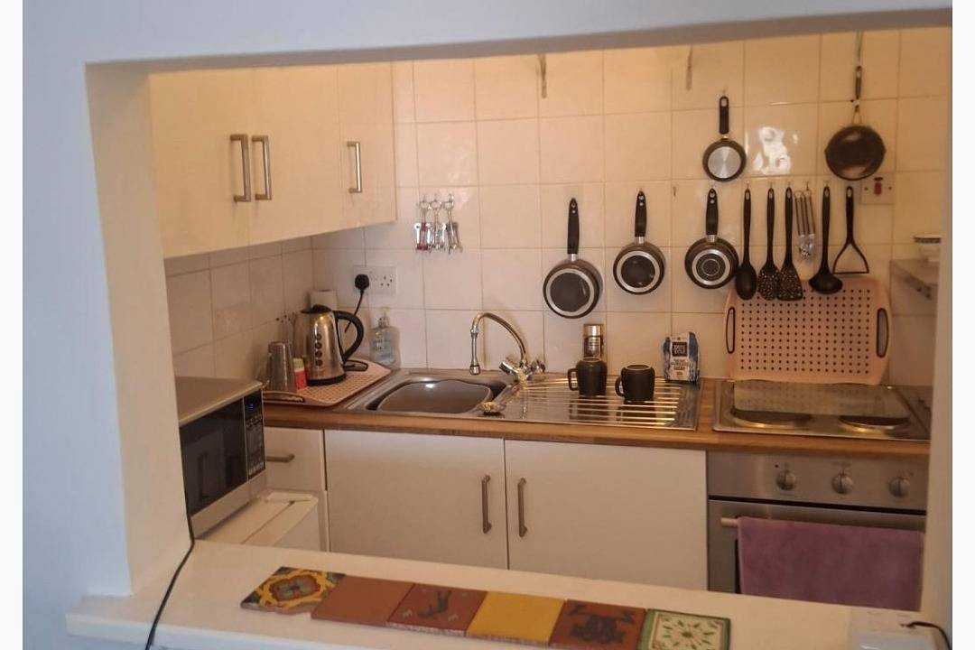 Entire holiday apartment, Barmouth Harbour 2-Bed Flat, Sleeps 8 w/ Sea View in Barmouth, Snowdonia