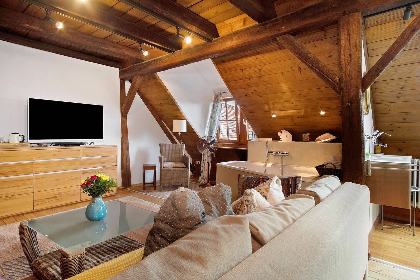 Ganze Wohnung, Ferienwohnung 'Suite Bergblick' mit Sauna, gemeinsamer Terrasse und Wlan in Kippenhausen, Immenstaad am Bodensee