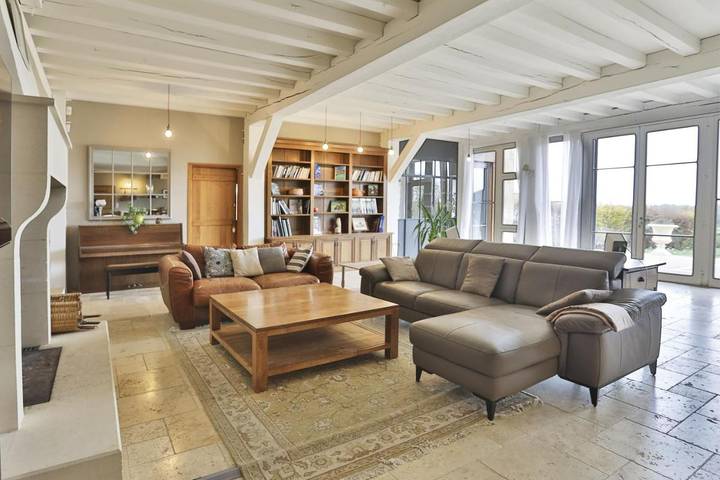 Location de vacances pour 11 personnes, avec piscine ainsi que jardin et terrasse à Sainte-Pexine