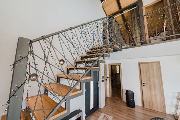 Villa pour 8 personnes, avec piscine ainsi que vue et jardin, animaux acceptés à Tribunj