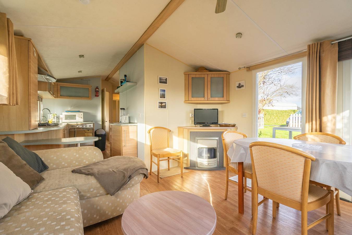 Mobil-home '40 m², Proche de la Mer' avec Terrasse Privée et Jardin Privatif in Saint-Nazaire-sur-Charente, Région de Rochefort