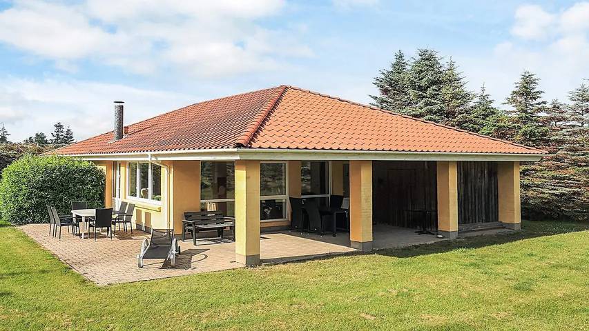 Ferienhaus für 10 Personen, mit Sauna und Whirlpool sowie Terrasse