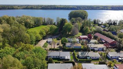 Ferienhaus für 4 Personen, mit Terrasse und Garten in Schwarz