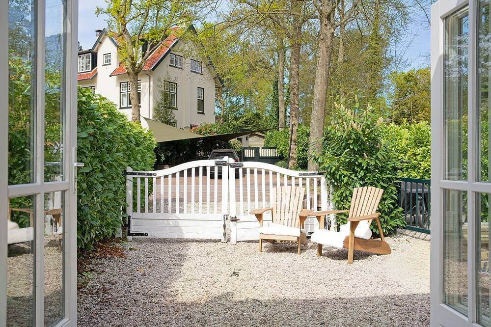Brand New Romantic Cottage by the Sea in Niederländische Nordsee