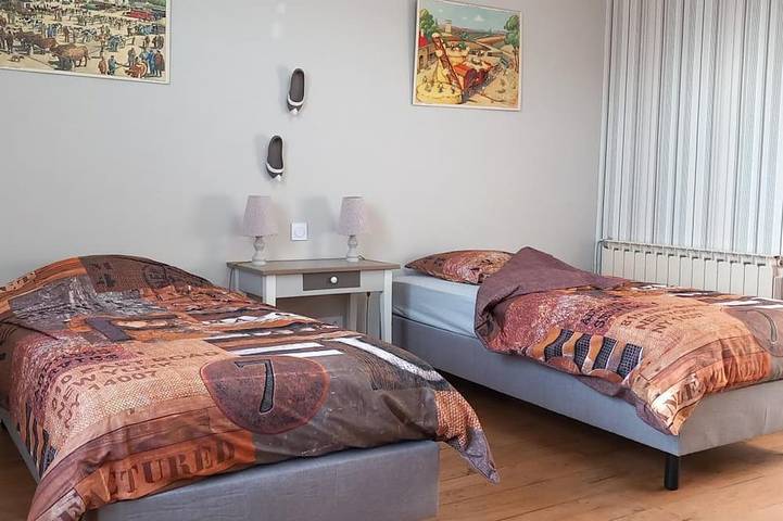 Charmantes Ferienhaus mit Gemeinschaftspool im Herzen des Dorfes in Target, Allier