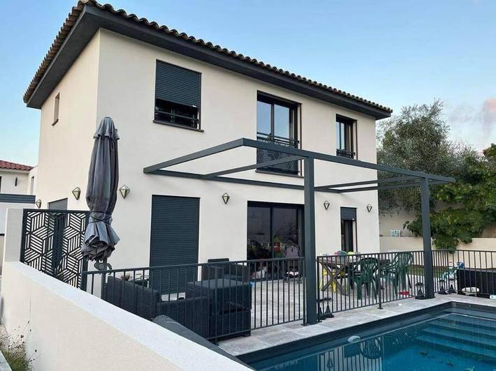 Location de vacances pour 8 personnes, avec piscine et terrasse à Rougiers - 2