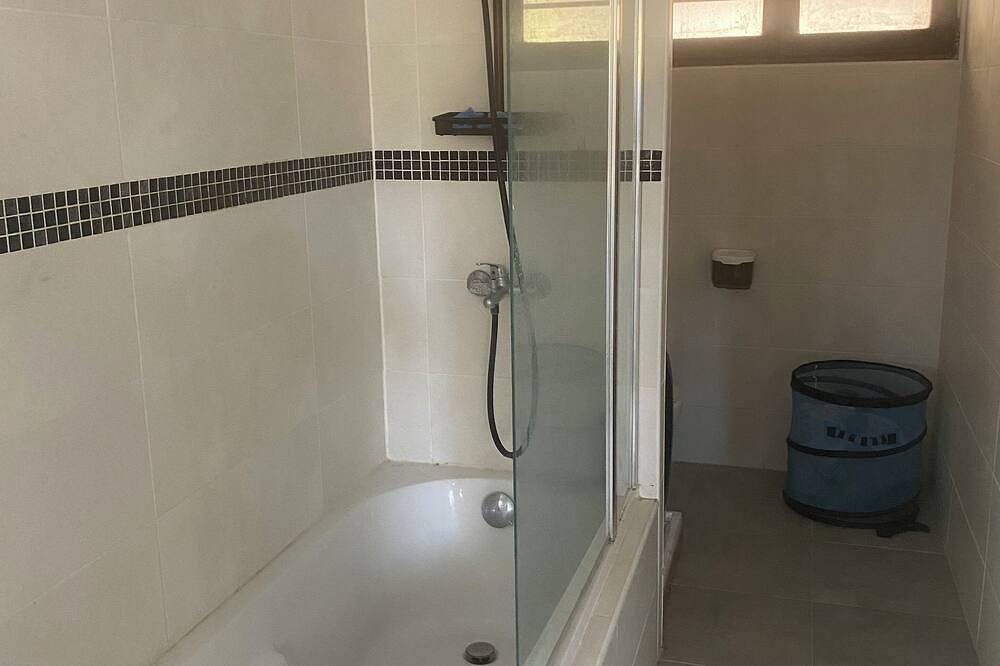 Entire apartment in lakefront house two bedrooms living room kitchens bathtub in Aussonne, Alto Garona