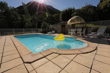 Gîte pour 8 personnes, avec piscine, animaux acceptés à Saint-Ferréol-Trente-Pas