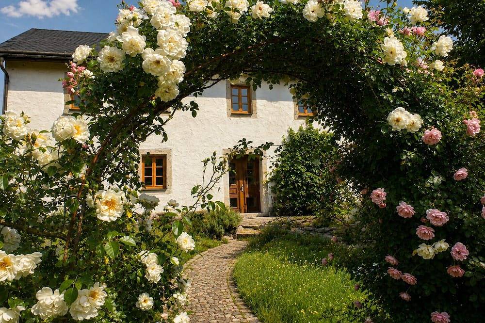 Ganze Wohnung, Großzügiges Ferienhaus mit Wellness & Entspannung in Wunsiedel, Landkreis Wunsiedel im Fichtelgebirge
