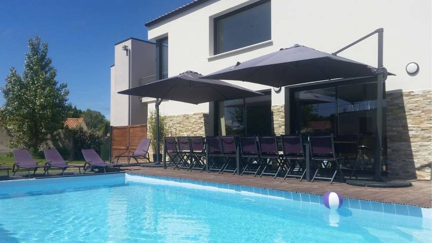Villa pour 20 personnes, avec jacuzzi ainsi que piscine et jardin aux Les Sables-d'Olonne - 4