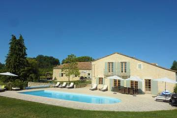 Location de vacances pour 16 personnes, avec jardin, animaux acceptés à Saint-Sernin