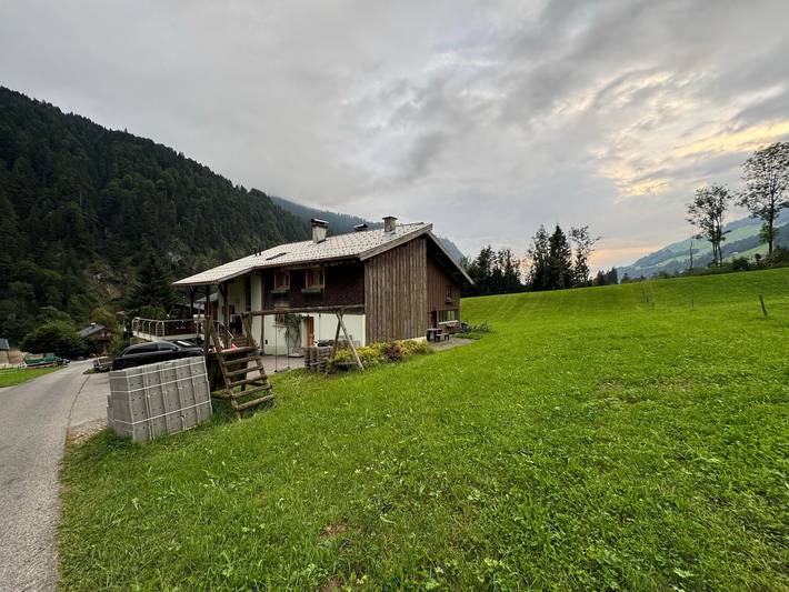 Ferienwohnung für 5 Personen, mit Terrasse und Whirlpool sowie Garten in Sonntag