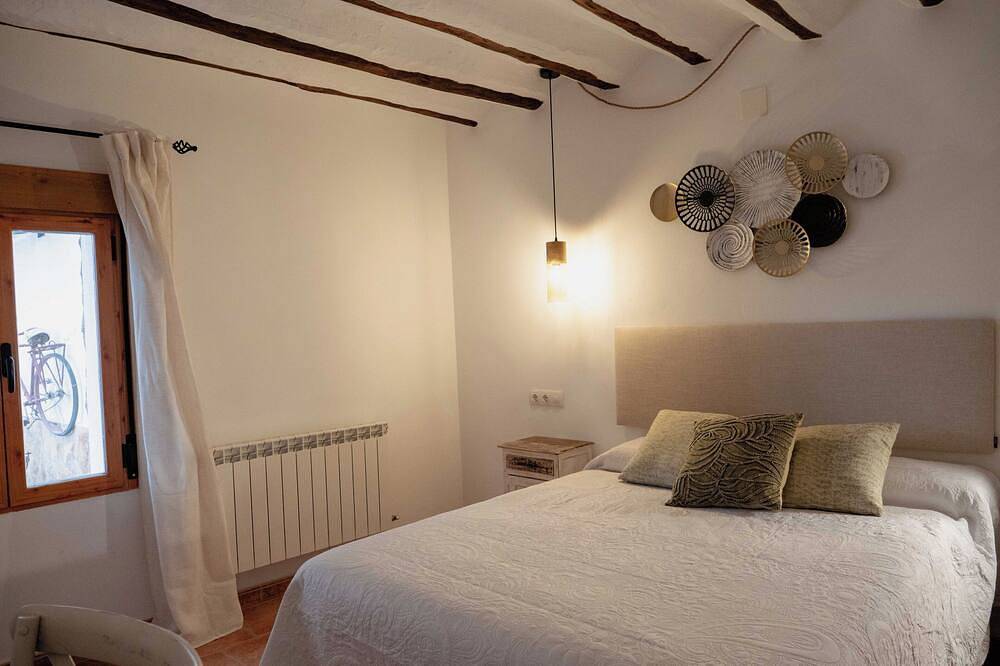 Charming cottage ideal for families and friends! Large patio and barbecue in La Gila, Alcalá del Júcar