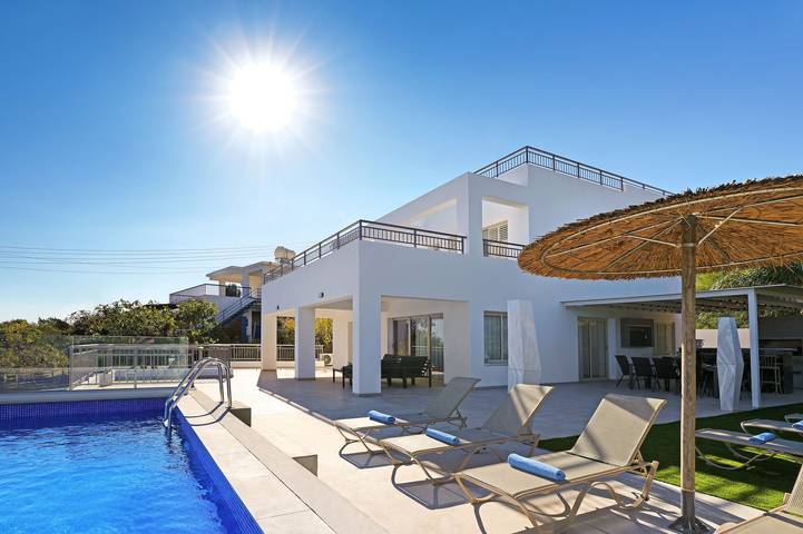 Villa for 11 people, with Balcony/Terrace and Balcony as well as Pool in Protaras